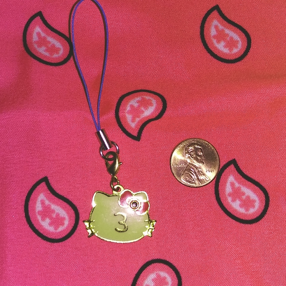 Hello Kitty 📱 Charm